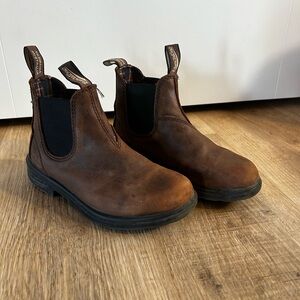 Kids Blundstone boots size 13